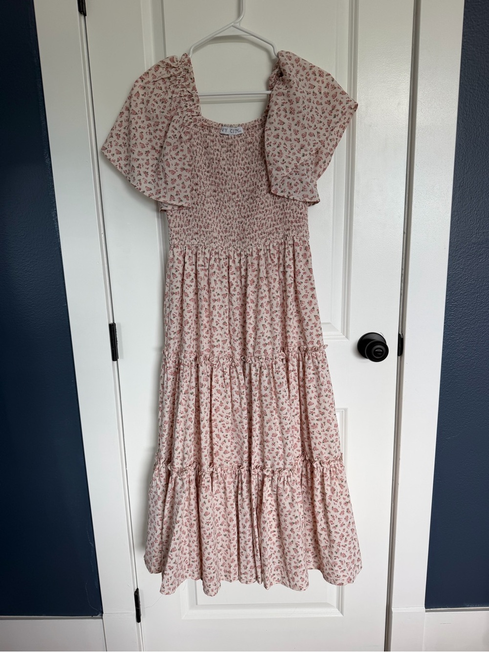 EUC Ivy City Co Madeline dress in Pink Chiffon Midi S